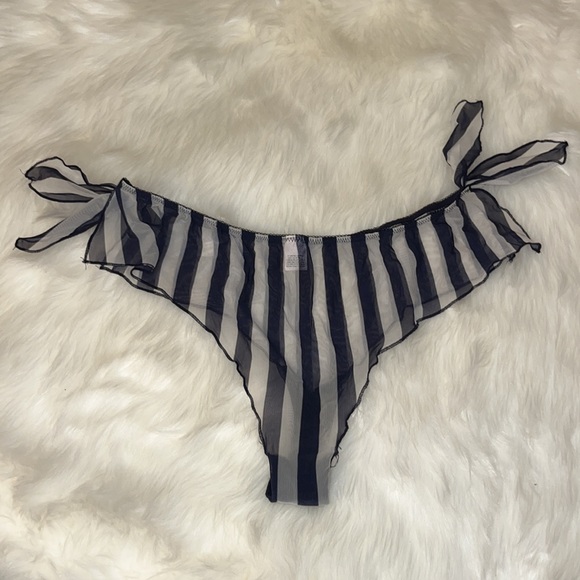 Navy Blue & White Sheer Set ⚓️ - Picture 6 of 6